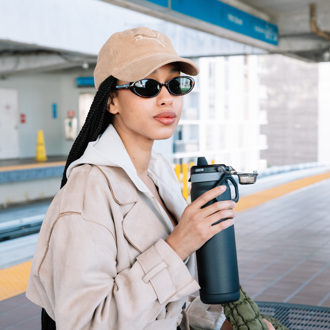 powerfill-pro-stainless-steel-water-bottle-m4 powerfill_pro_24oz_black_monochrome.png